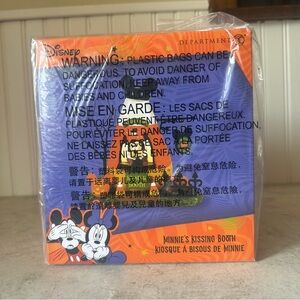 Dept 56 MINNIE'S KISSING BOOTH Pumpkintown Disney Village Halloween 6013680 NEW